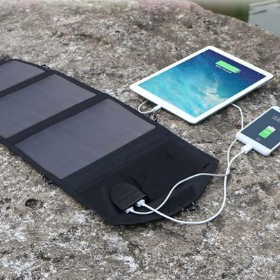 Charge deux appareils simultanément avec panneaux solaire portable