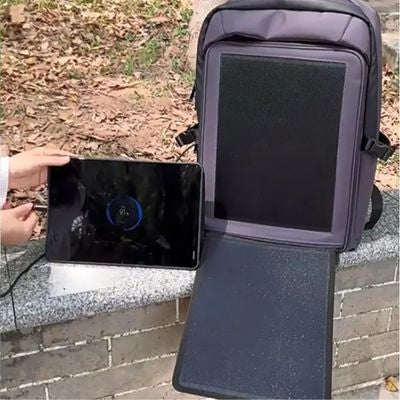 Femme sac a dos energie solaire charge tablette