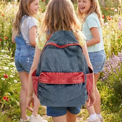 Jeune fille sac a dos primaire amies sentier fleuri