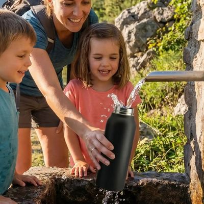 Maman remplie bouteille isotherme purificatrice avec fontaine