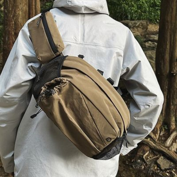 Sac banane homme FlexMove café porté dans le dos